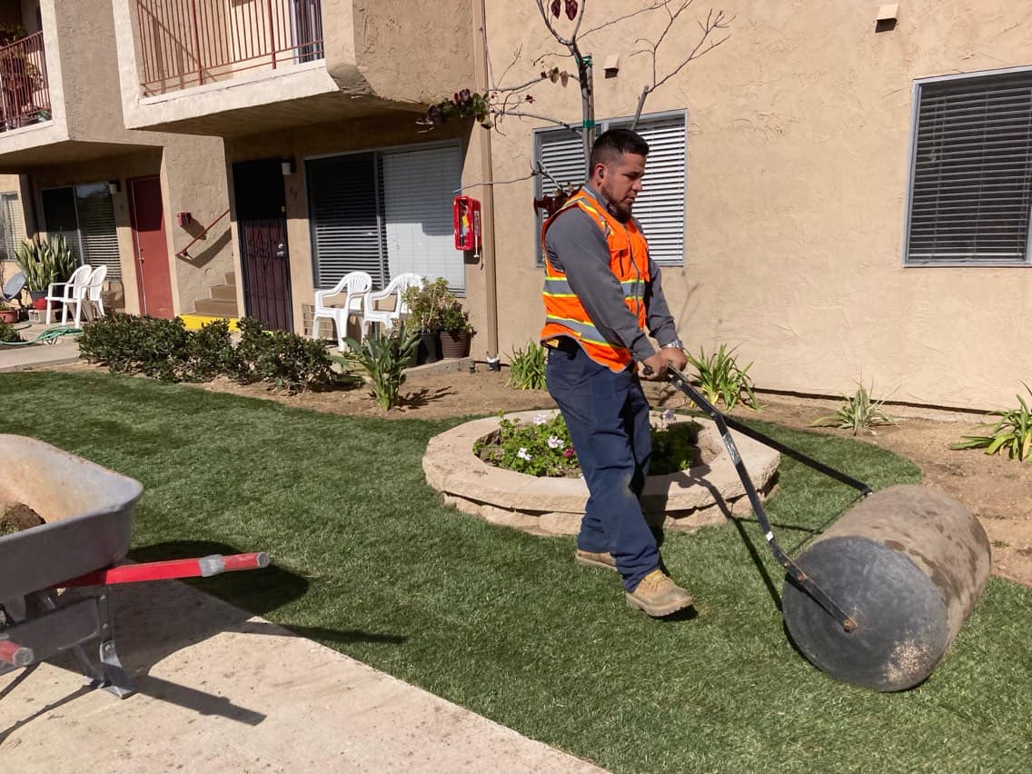 lawn maintenance crew -True Lawn Care